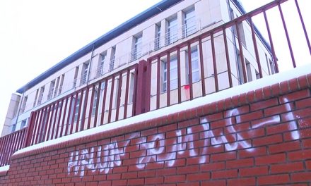 Lwów: napisy i plamy farby na polskim konsulacie (WIDEO)