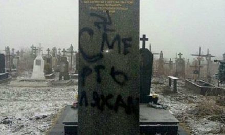 Swastyka i „śmierć Lachom” na polskich grobach. Na Ukrainie znów zaatakowano polskie miejsca pamięci!