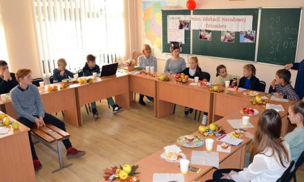 ŚWIĘTOWANIE W SZKOLE WIEDZY O POLSCE W ŻYTOMIERZU