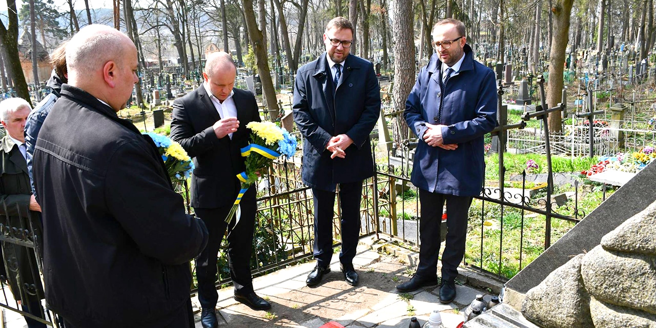 Obchody rocznicy zbrodni katyńskiej i katastrofy smoleńskiej w Żytomierzu