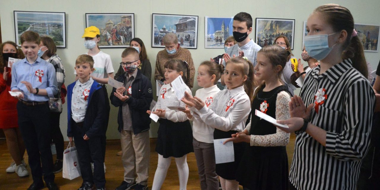 Wielkie święto w naszej szkole – wręczenie legitymacji ucznia Szkoły Wiedzy o Polsce