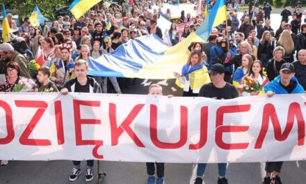Ulicami Warszawy przeszedł marsz wdzięczności Ukrainy dla Polski