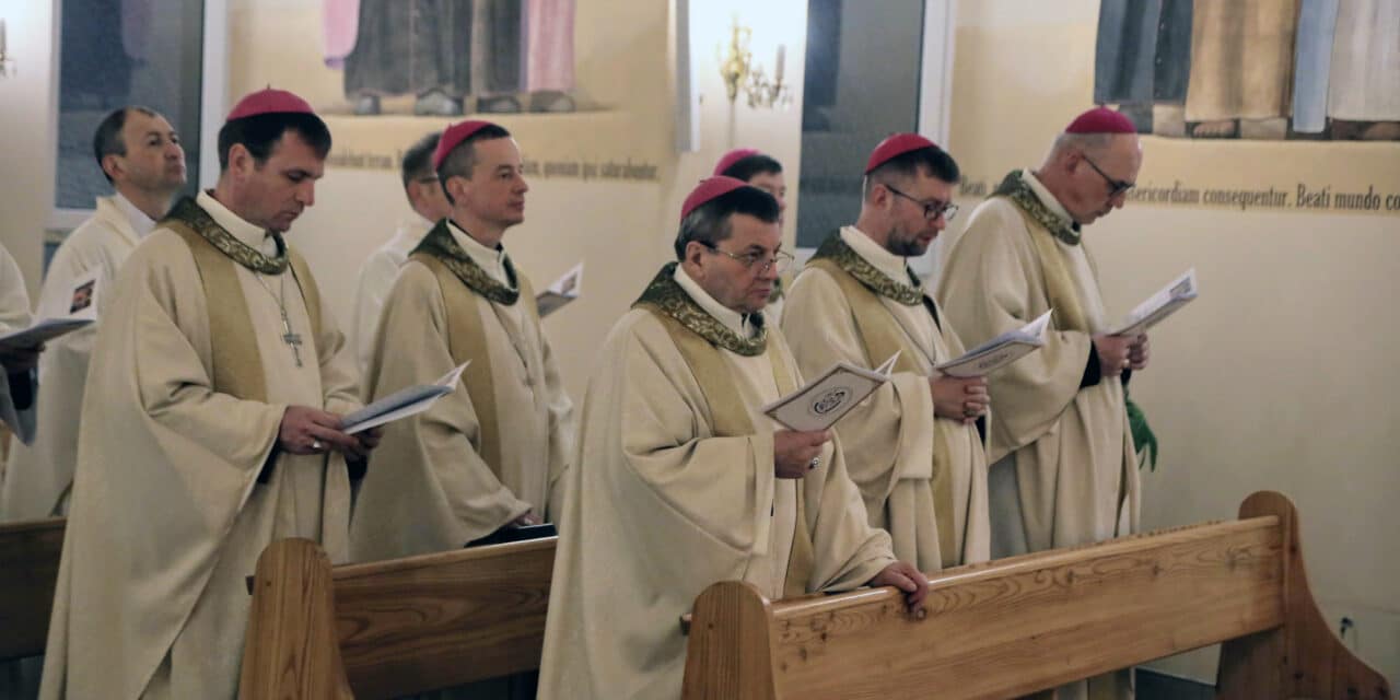 Rocznica wojny na Ukrainie: ukraińscy biskupi apelują o modlitwę