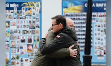 Premier Morawiecki w Kijowie. Cel: „dać jasny sygnał dalszego wsparcia w obronie Ukrainy”