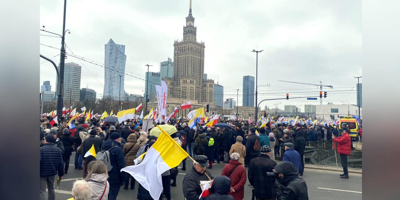 Setki tysięcy Polaków na ulicach w 18. rocznicę śmierci św. Jana Pawła II