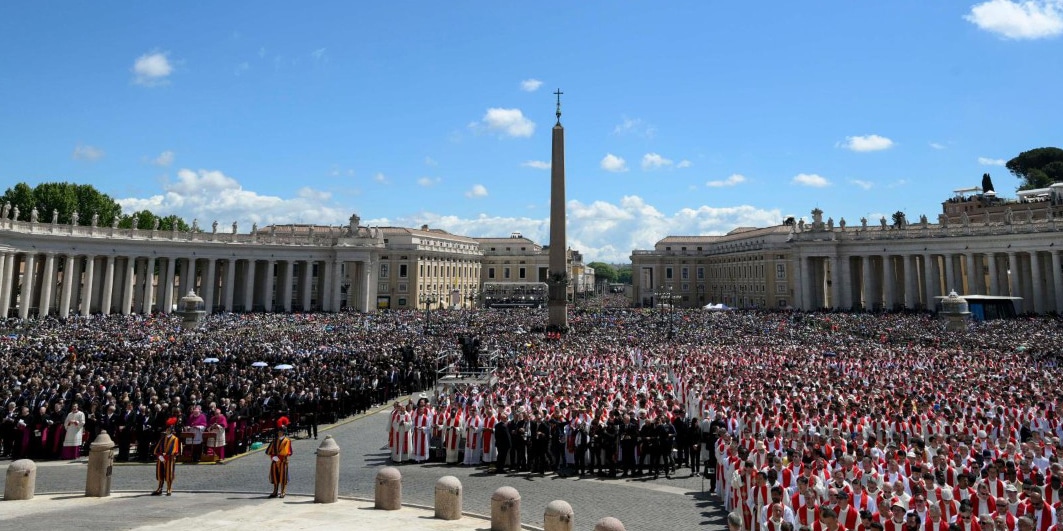 Co najmniej 400 tys. ludzi pożegnało Ojca Świętego Franciszka