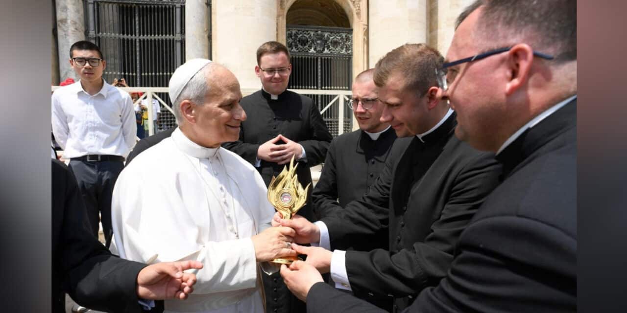 Księża z Przemyśla przekazali Leonowi XIV relikwie Andrzeja Boboli i Ulmów