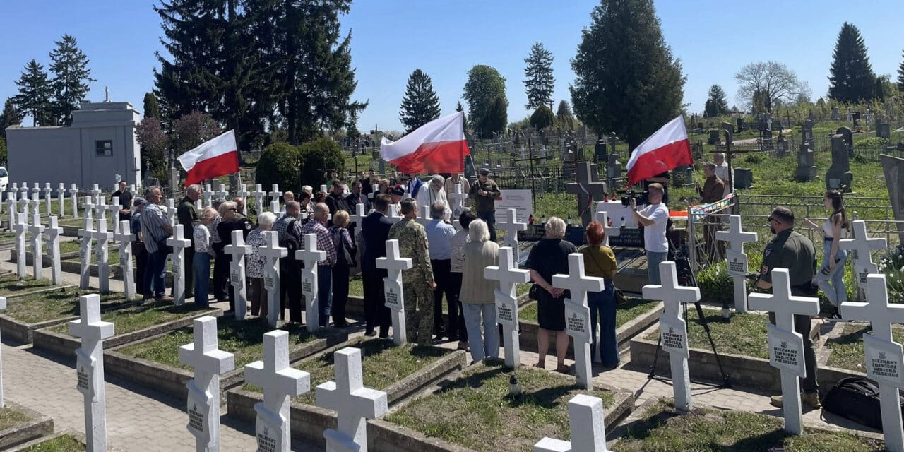 Polsko-ukraińska pamięć na Wołyniu. W Równem odsłonięto pomnik polskich żołnierzy poległych w walkach z bolszewikami